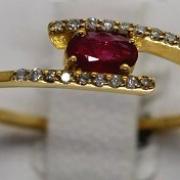 Bague or 750 rubis et diamants