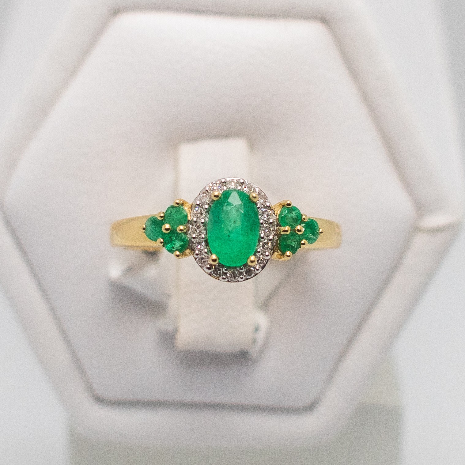 Bague or 750 emeraudes et diamants